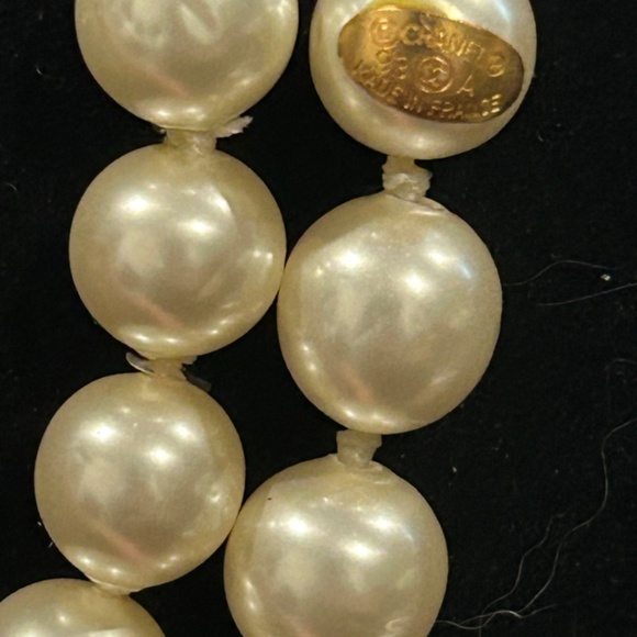 SOLD Chanel 93A Gripoix Pearl and 24K gold plated station necklace - Picture 5 of 8